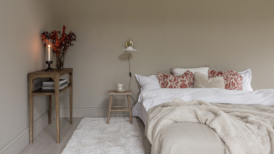 Soverom med Huntonit Proff Vegg veggplater i tidløs farge.