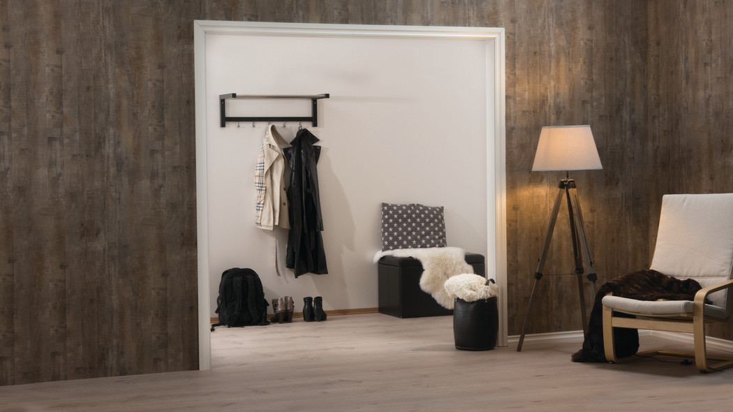 FÅ DET FINT: Walls4You veggplater med Trend White Metallic og Rustic Oak